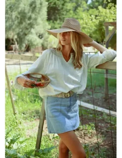 Blusa de manga larga con detalles bordados