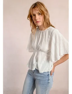 Blusa de manga mariposa calada