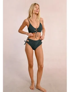 Braguita de bikini con lazada y aberturas