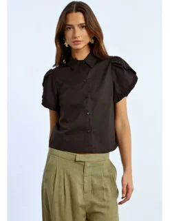 Camisa de manga corta detalle volantes