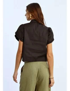 Camisa de manga corta detalle volantes