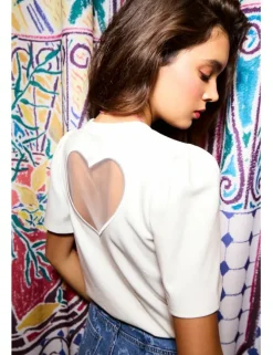 Camiseta de manga corta abertura corazon