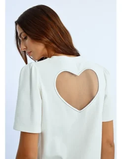 Camiseta de manga corta abertura corazon