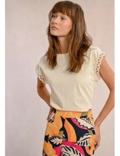 Camiseta de manga corta con detalles bordados