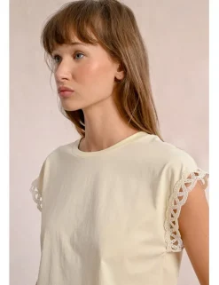 Camiseta de manga corta con detalles bordados