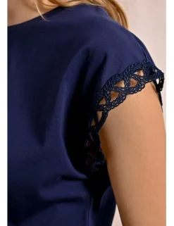 Camiseta de manga corta con detalles bordados