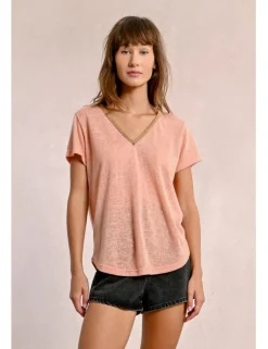 Camiseta de manga corta con detalle en el escote