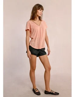 Camiseta de manga corta con detalle en el escote