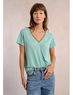 Camiseta de manga corta con detalle en el escote