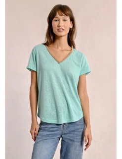 Camiseta de manga corta con detalle en el escote