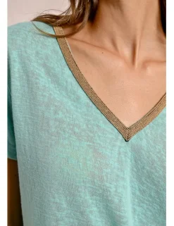 Camiseta de manga corta con detalle en el escote