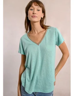 Camiseta de manga corta con detalle en el escote