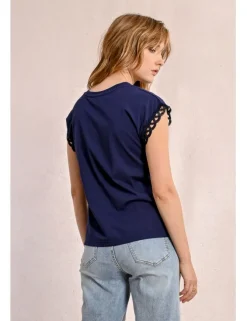 Camiseta de manga corta con detalles bordados