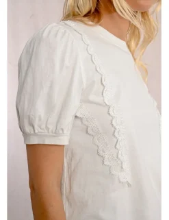 Camiseta de manga corta detalle volantes