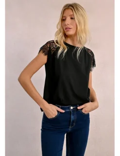 Camiseta de manga corta detalle encaje