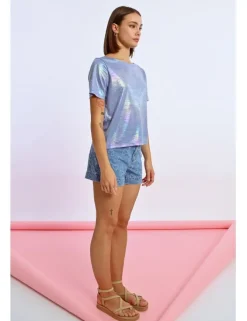 Camiseta en tejido brillante y espalda descubierta