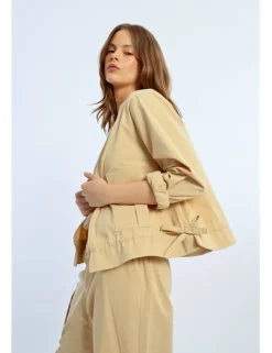 Chaqueta de manga larga con volantes