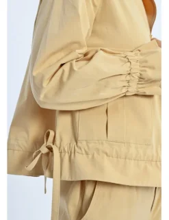 Chaqueta de manga larga con volantes