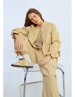 Chaqueta de manga larga con volantes