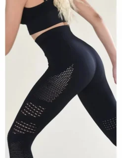 Conjunto de top y mallas deportivas