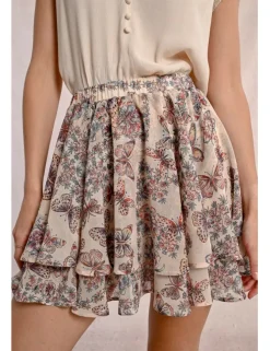 Falda corta con estampado y volantes