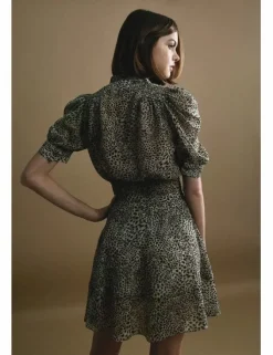 Falda corta con volante y estampado