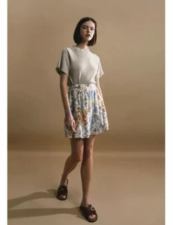 Falda corta con volantes y estampado