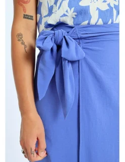 Falda midi con lazada