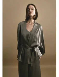 Kimono de manga abullonada en tejido satinado