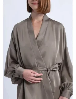 Kimono de manga abullonada en tejido satinado