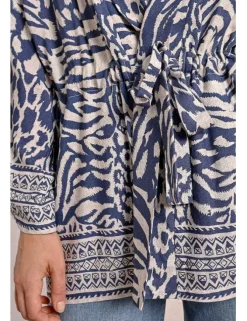 Kimono de manga larga con lazada y estampado