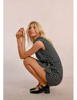 Mono corto con lazada y lunares