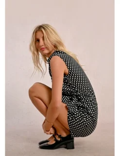 Mono corto con lazada y lunares