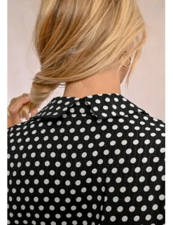 Mono corto con lazada y lunares