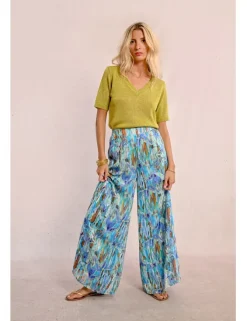 Pantalón largo amplio con estampado