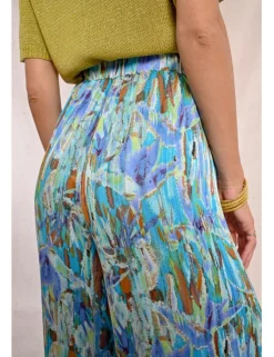 Pantalón largo amplio con estampado