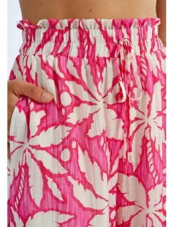 Pantalón largo ancho con estampado