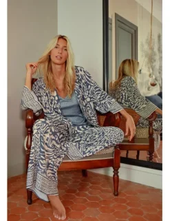 Pantalón largo con estampado animal
