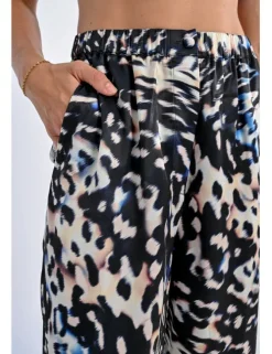 Pantalón largo con estampado y pliegues