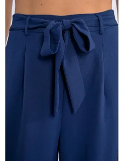 Pantalón largo con lazada y pliegues