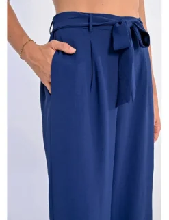 Pantalón largo con lazada y pliegues