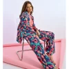 Pantalón largo detalle pliegues con estampado