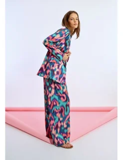 Pantalón largo detalle pliegues con estampado
