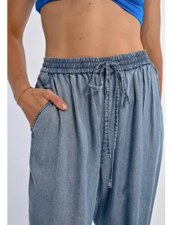 Pantalón largo efecto vaquero