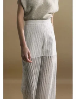 Pantalón largo en tejido bordado y transparencias