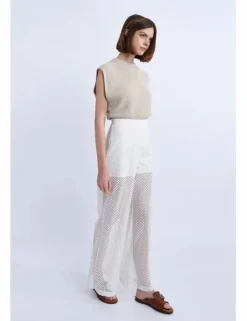 Pantalón largo en tejido bordado y transparencias