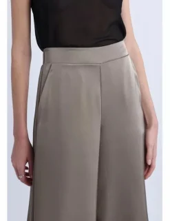 Pantalón largo en tejido satinado