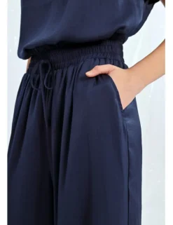 Pantalón largo perneras anchas