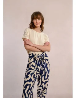 Pantalón tobillero con estampado y lazada