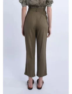 Pantalón tobillero con pliegues